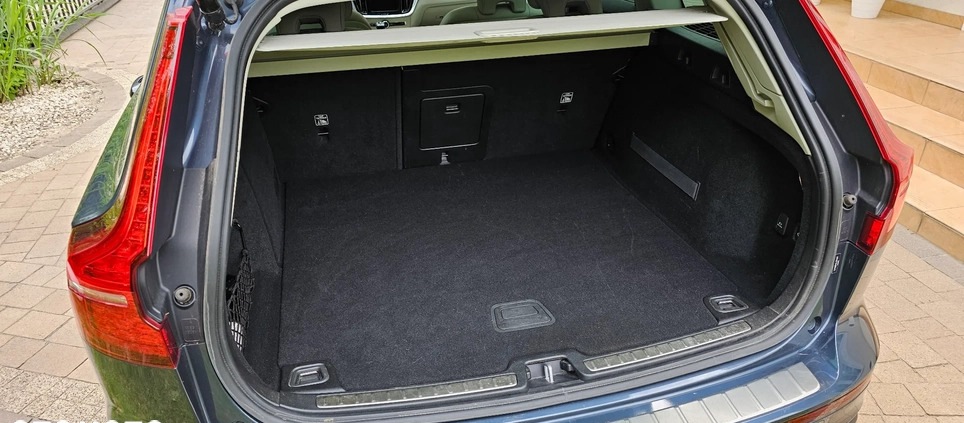 Volvo V60 cena 119000 przebieg: 58000, rok produkcji 2020 z Gąbin małe 79
